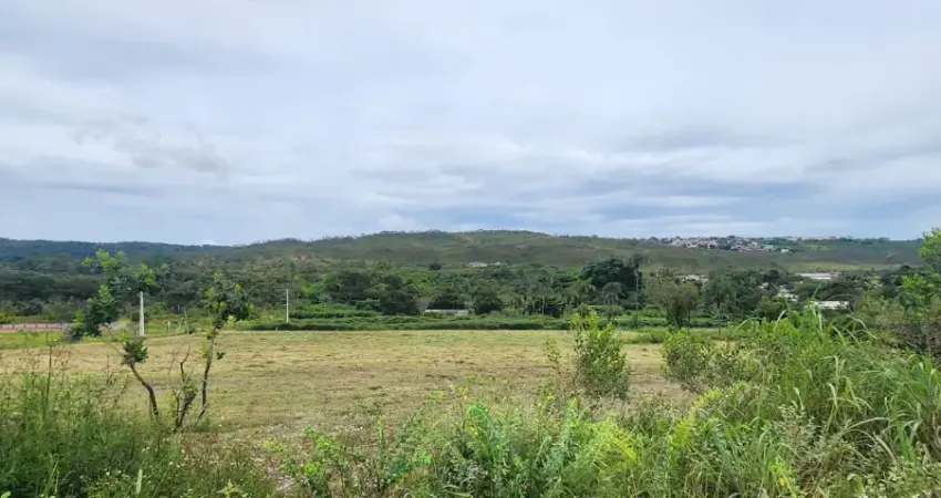 -Chácara 20.000m2, ao lado do riacho fundo, ótima localização, topografia plana, rica em agua, Brasília