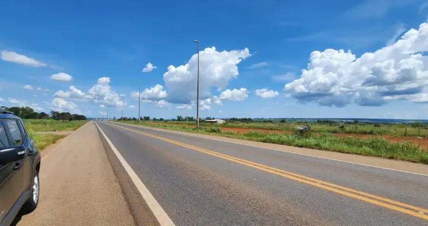 -Vendo excelente imóvel chácara localização privilegiada frente par a BR 080