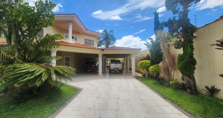 -Excelente casa em lote 1000m2 Rua 10 área construída 1200m2 6 quartos sendo 3 suítes local Residencial/comercial