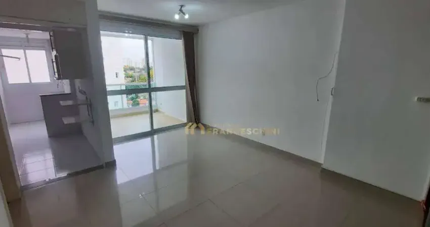 Apto. com 01 dormt. - 57m2 - varanda - vaga de garagem coberta -andar alto