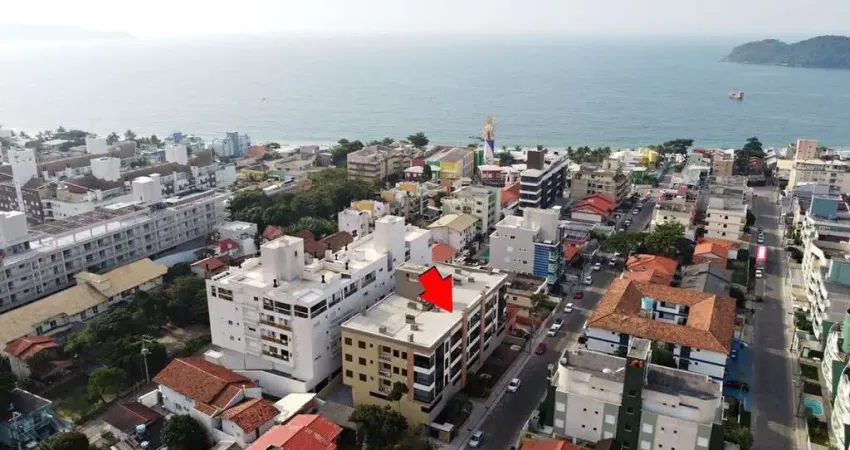 Apartamento com 3 suítes no centro de Bombinhas.