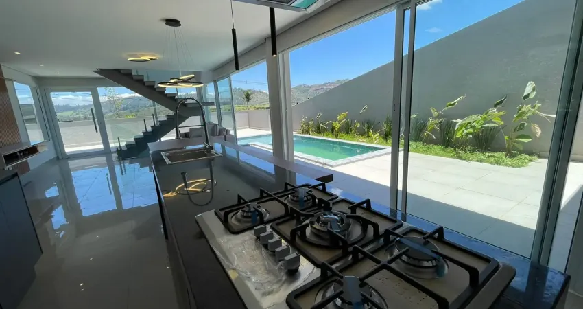 Alugo casa de condomínio com 3 suítes no vale das aguas.bragança pta - sp