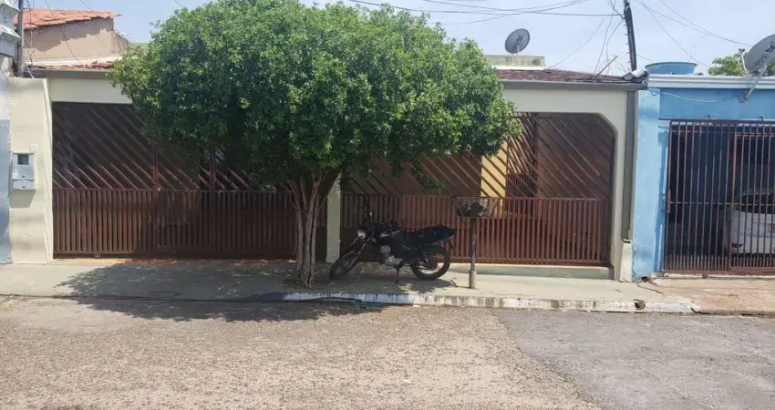 Casa para Venda em Cuiabá, Coophamil, 2 dormitórios, 1 suíte, 2 banheiros, 3 vagas