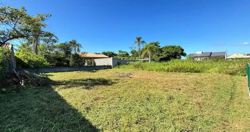 Terreno com 358m² aterrado à 120m praia da Salinas - Balneário Barra do Sul