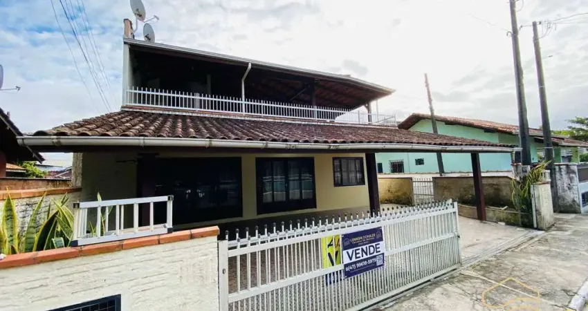 Casa com 5 Dormitórios a 300m do Mar - Balneário Barra do Sul- Centro