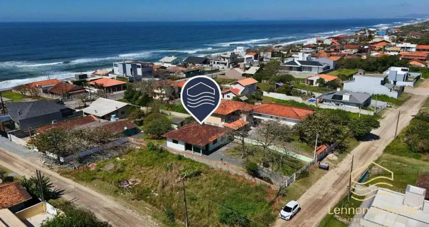Casa com terreno amplo de 600m² à 80m do mar - bal. barra do sul - salinas