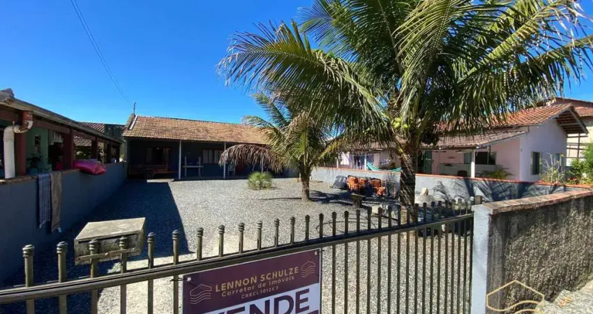 Casa com terreno amplo de 300m² - balneário barra do sul - centro