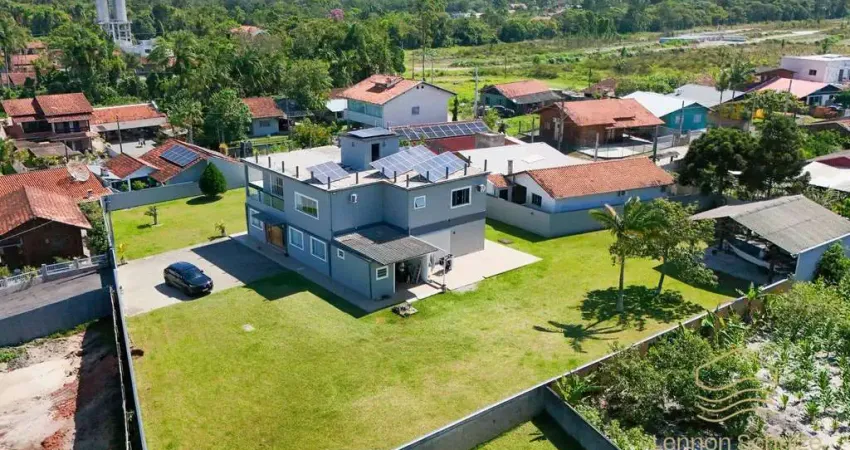 Sobrado vista lagoa c/ 1850m² de terreno em baln. barra do sul - costeira