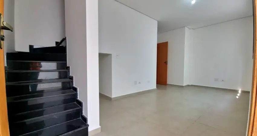 Sobrado à Venda no bairro Aparecida em Santos, com 2 suítes.