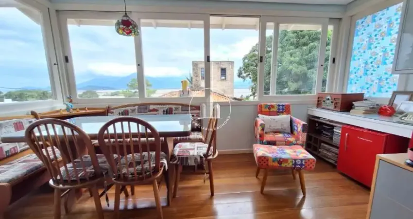 Casa 3 Quartos com 1 Suíte e 241m² - Ponta de Baixo - BRN
