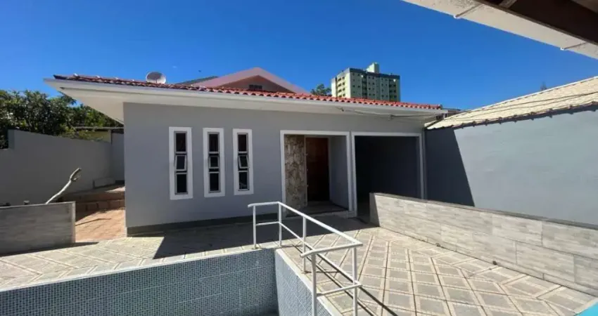 Casa com 3 quartos à venda na Rua Maria Júlia da Luz, 1641, Jardim Cidade de Florianópolis, São José