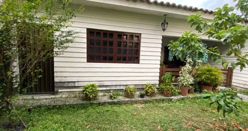 Casa para venda com 355 metros quadrados com 4 quartos na Encruzilhada - Recife - PE