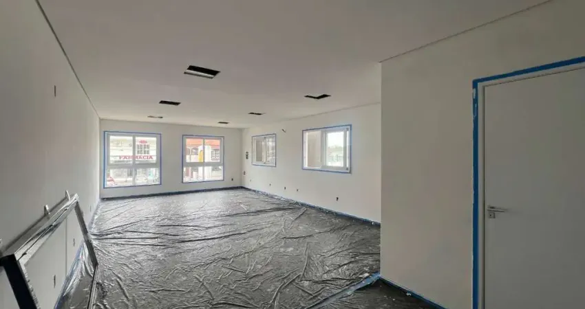 Sala comercial para alugar na Avenida Governador Jorge Lacerda, 1599, Costeira do Pirajubaé, Florianópolis