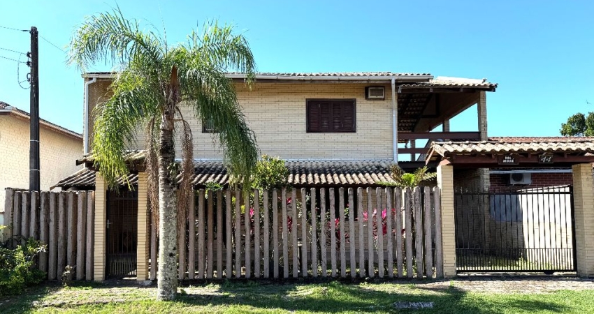 EXCELENTE RESIDÊNCIA EM UBATUBA/SC – 285,19M² PRIVATIVOS