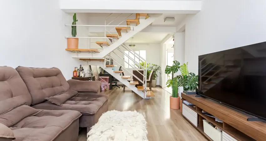 Sobrado com 3 quartos, suíte e amplo quintal no bairro uberaba