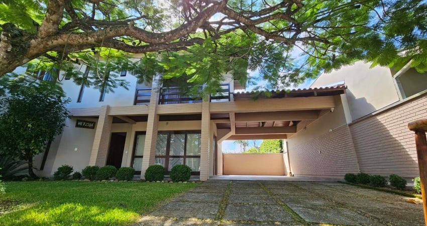 Casa de alto padrão no atami com 5 quartos, piscina e espaço gourmet