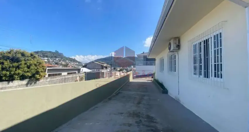 Casa com 3 quartos à venda na Rua Alceu Andrade de Oliveira, 272, Serraria, São José