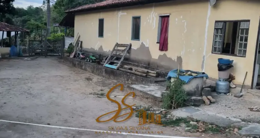 Lindo Sítio em Azurita, Mateus Leme – Região da Cachoeira