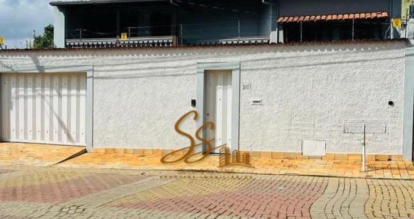 Maravilhosa casa em localização privilegiada no centro de Mateus Leme/MG