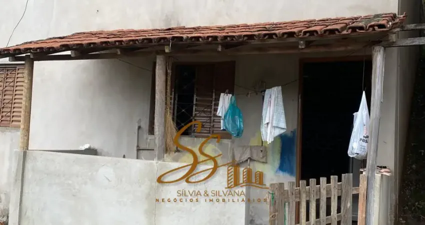 Casa de dois pavimentos no bairro vale verde - mateus leme/mg