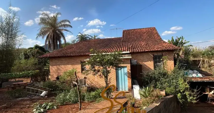 Excelente área localizada no coração de mateus leme/mg, com 7.277m² de terreno em ponto estratégico da cidade — ideal para empreendimentos residenciais, comerciais ou mistos.