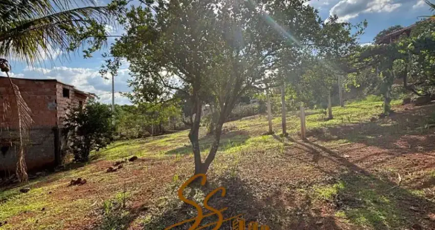 Lote à venda no bairro santa cruz – mateus leme/mg excelente lote com 384 m², sendo 12 metros de frente, em localização privilegiada no bairro santa cruz. topografia muito boa