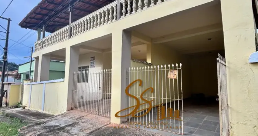 DUAS CASAS À VENDA NO MESMO LOTE – AZURITA | MATEUS LEME/MG Excelente oportunidade para morar e investir ou para famílias grandes que desejam espaço e independência no mesmo terreno! Área total do lo