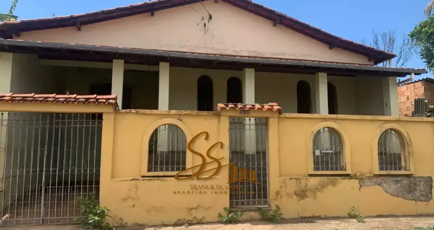 Casa com 3 quartos à venda no Centro, Mateus Leme