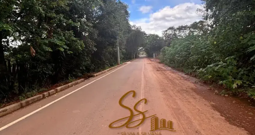 IMPERDÍVEL! CHÁCARA NO PLANALTO POR APENAS R$ 180 MIL 2.200 m² com água corrente no terreno, córrego na divisa e topografia excelente Rua asfaltada | Água | Luz | Escritura e registro Localização