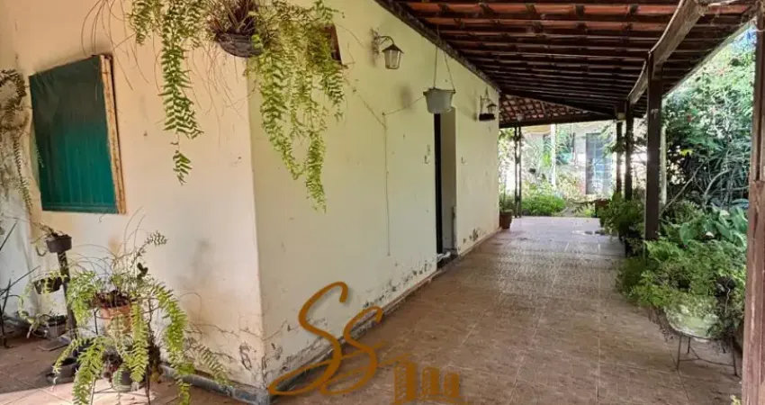 CÓD 484 SÍTIO COMPLETO NO BAIRRO PLANALTO – MATEUS LEME/MG São 2.700 m² de área total, com um sítio encantador, ideal para morar, descansar ou investir em lazer.