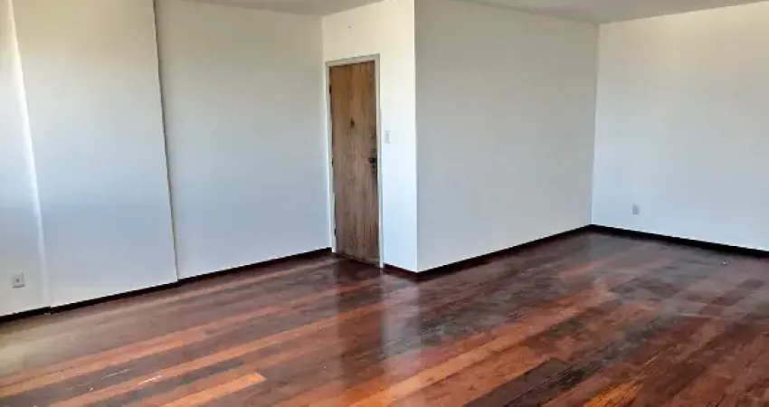 Pituba 3/4 sendo 01 suíte, andar intermediário, nascente total!!