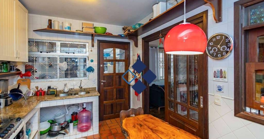 SOBRADO EM CONDOMÍNIO FECHADO, 3 QUARTOS, EM LOCALIZAÇÃO PRIVILEGIADA DO ORLEANS, CURITIBA, PR