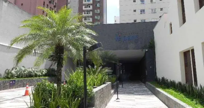 Apartamento com 2 quartos  para alugar, 61.00 m2 por R$2400.00  - Centro - Curitiba/PR