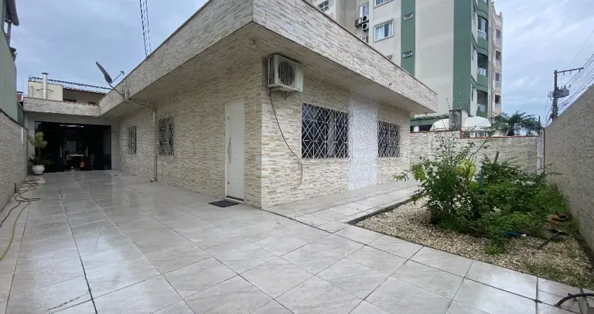 Casa Térrea, 3 Dormit (Suíte) e lazer no São Vicente.