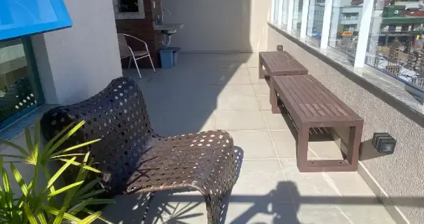 Apartamento com 1 suite + 2 dormitórios + 2 vagas e fica planejado e decorado.