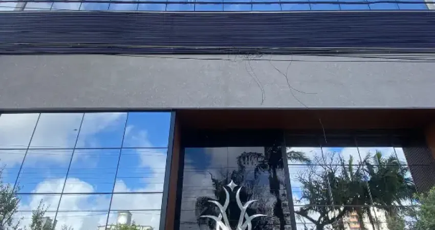 Apartamento novo, andar alto e vista Itajaí com 3 dormitórios (suite) e 2 vagas no Centro.