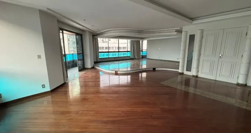 Excelente apartamento de 4 quartos com garagem no coração da cidade!