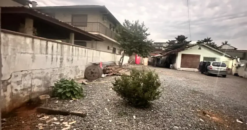 Terreno à venda na Rua Albano Schmidt, 835, Boa Vista, Joinville