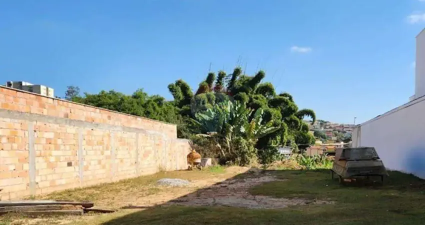 TERRENO Á VENDA NO  CONDOMÍNIO GRANJA DAS HORTÊNCIAS !