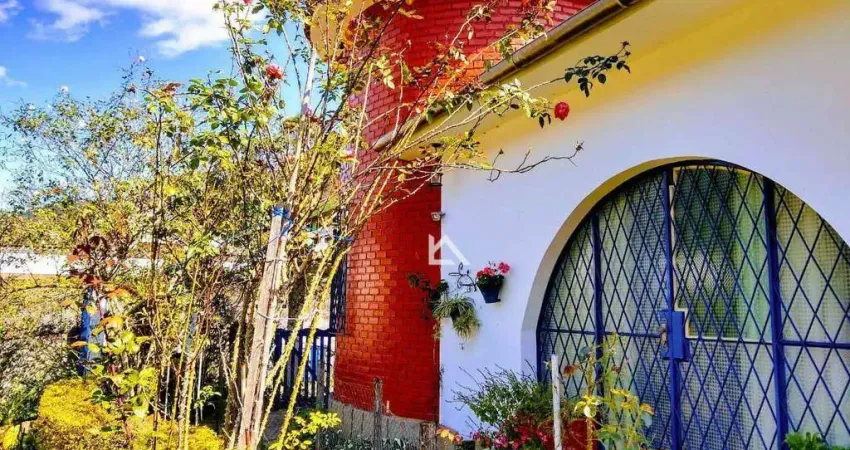 Casa com 3 dormitórios à venda, 200 m² por R$ 979.900 - Albuquerque - Teresópolis/RJ