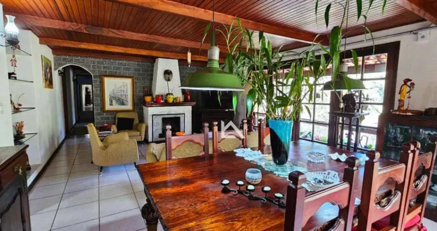 Casa à venda, 250 m² por R$ 650.000,00 - Colônia Alpina - Teresópolis/RJ