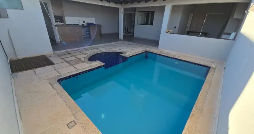 Sobrado a venda em condomínio 4 quartos sendo 2 suítes, piscina