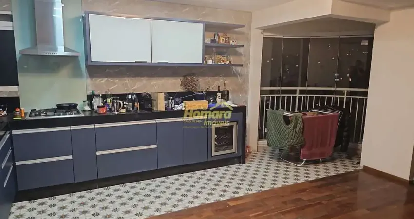 VENDA- Apartamento  Reformado com Terraço, 2 Dorms e 2 Vagas – Iluminado e Arejado!
