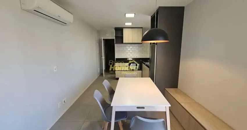 Lindo Studio Mobiliado com Terraço e Vaga – Andar Alto em Santa Cecilia