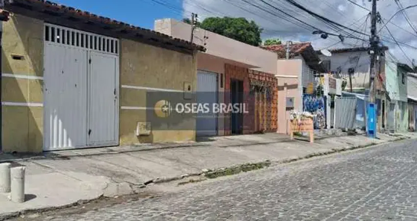 Venda de casa em Porto Seguro: 2 dormitórios, 1 banheiro, localização central. Oportunidade por R$ 900.000,00!