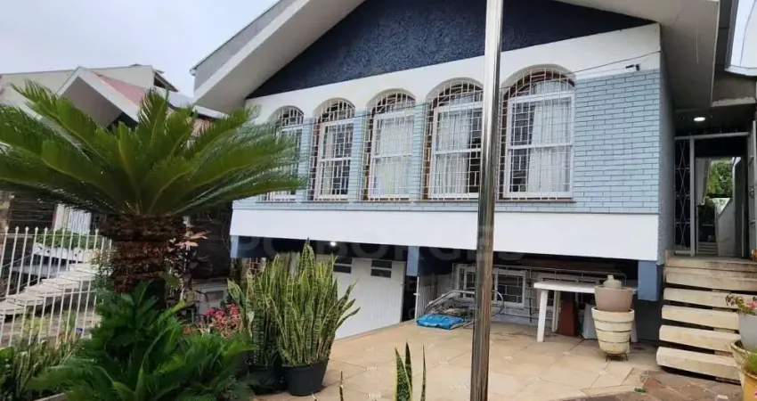 Casa com 3 quartos à venda na Rua Paulino Chaves, 427, Santo Antônio, Porto Alegre