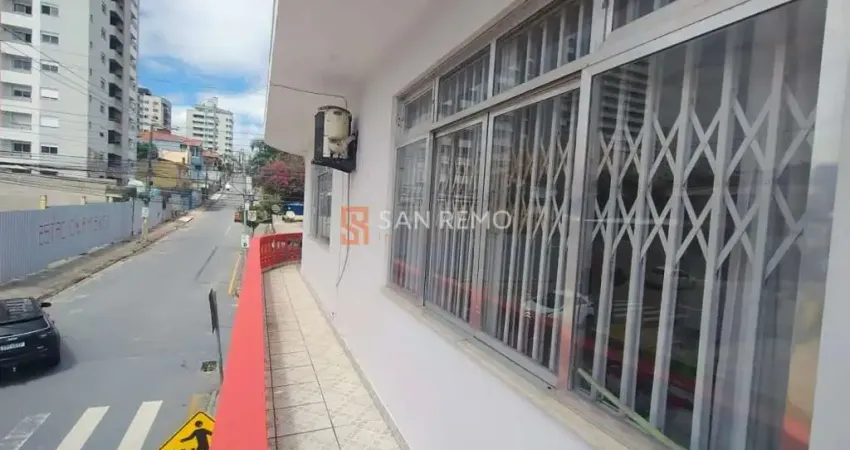 Casa com 3 quartos para alugar na Rua Santo Antônio, 34, Barreiros, São José