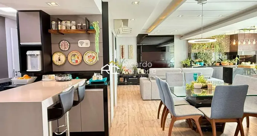 Apartamento PORTEIRA FECHADA, Face Norte, 131m2, 3 quartos, 1 escritório, 2 vagas separadas.
