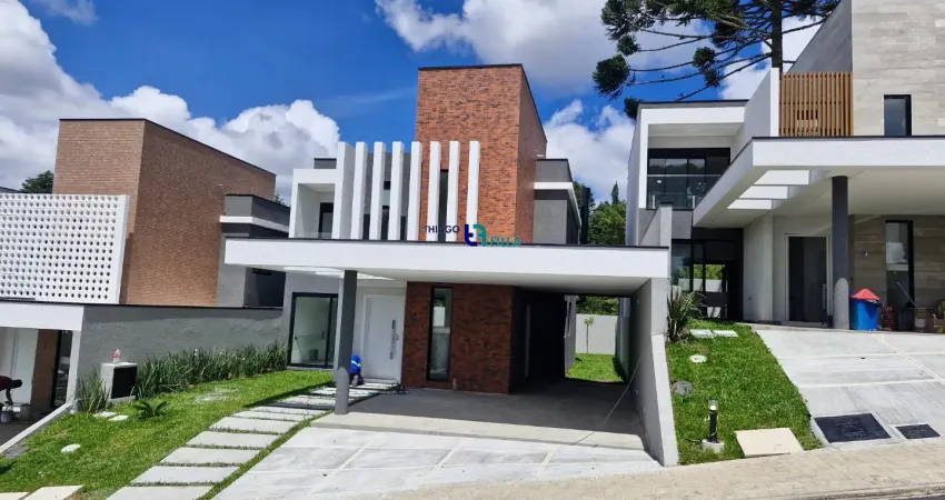 Casa em condomínio com 3 suítes e quintal próximo ao Parque Barigui