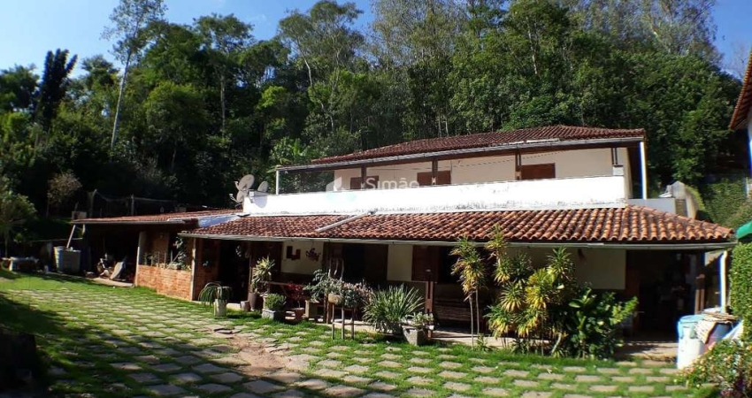Excelente casa à venda, Centro, Pequeri, MG. Ver e se apaixonar...